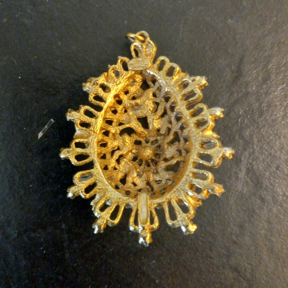 Vintage Gold Toned Pendant - Picture 2 of 3